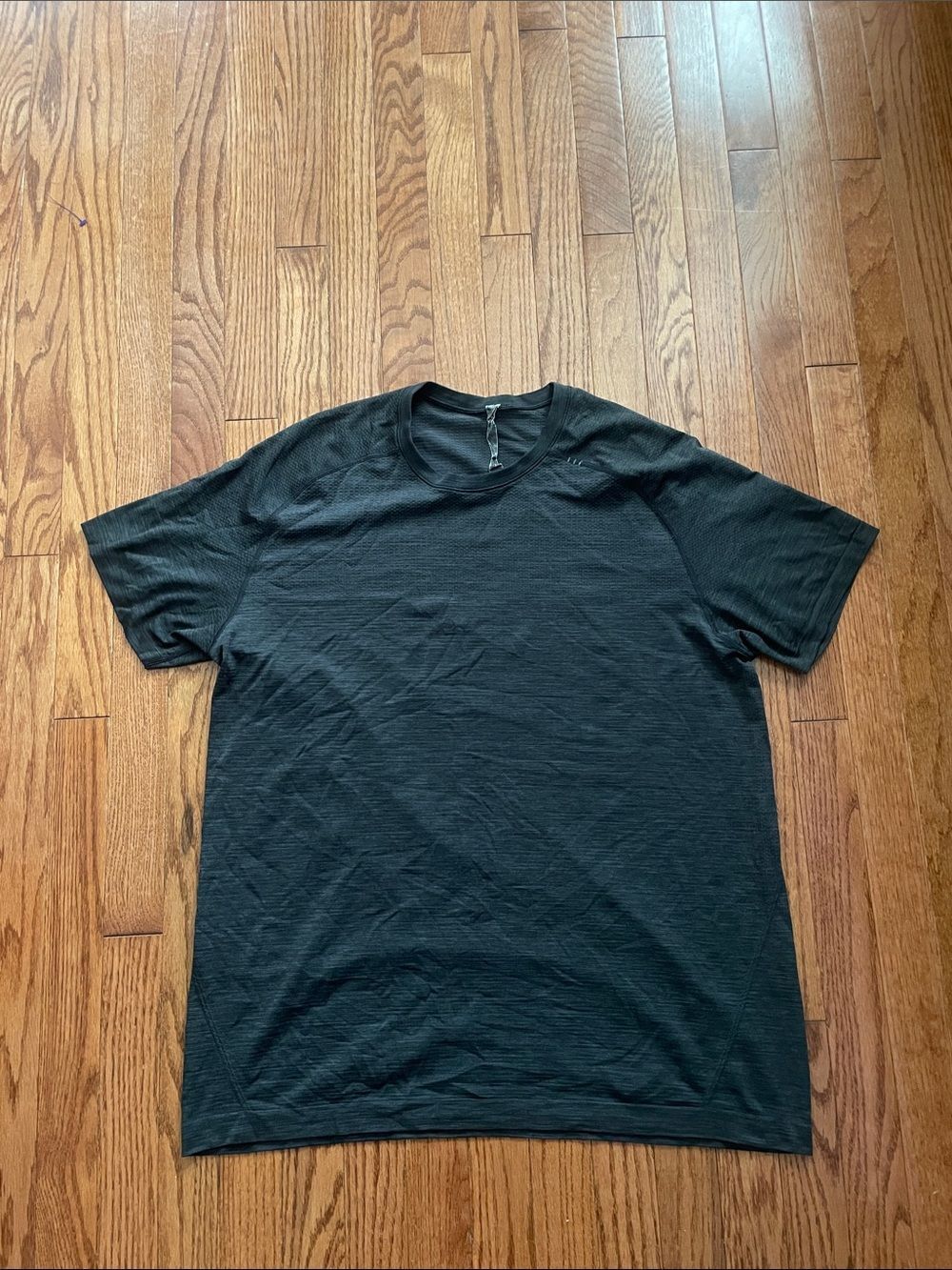 Lululemon Charcoal Gray Short Sleeve T Shirt Men’s Sz XL